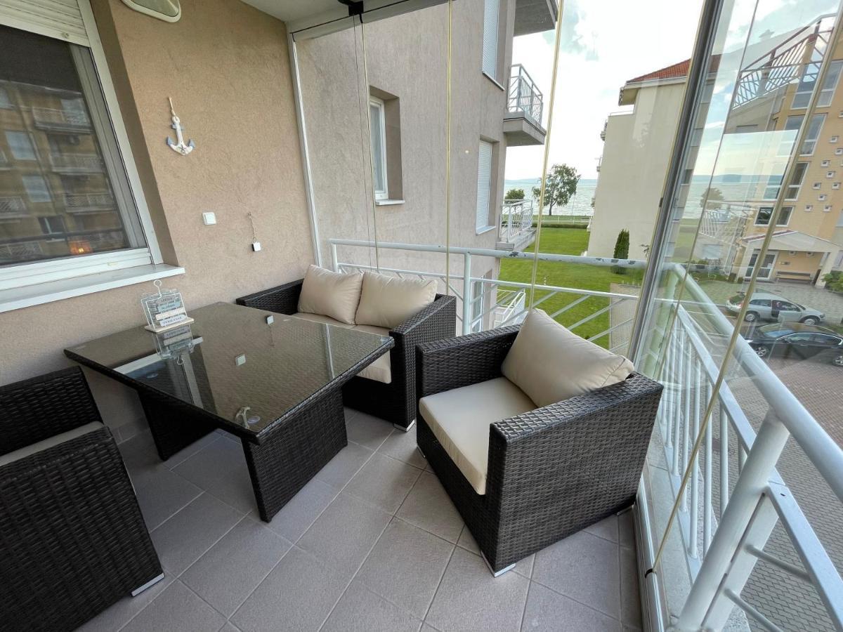 Siofoki Vizparti Nyaralo - Lakeside Apartment Екстериор снимка