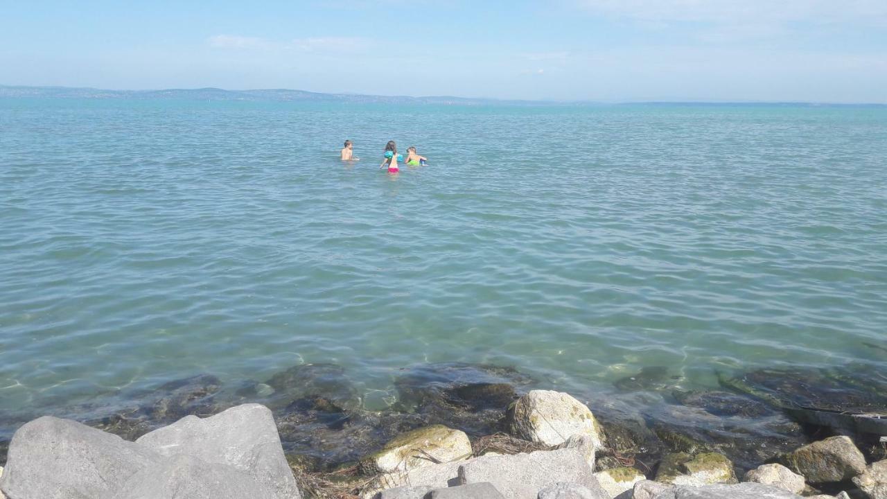 Siofoki Vizparti Nyaralo - Lakeside Apartment Екстериор снимка
